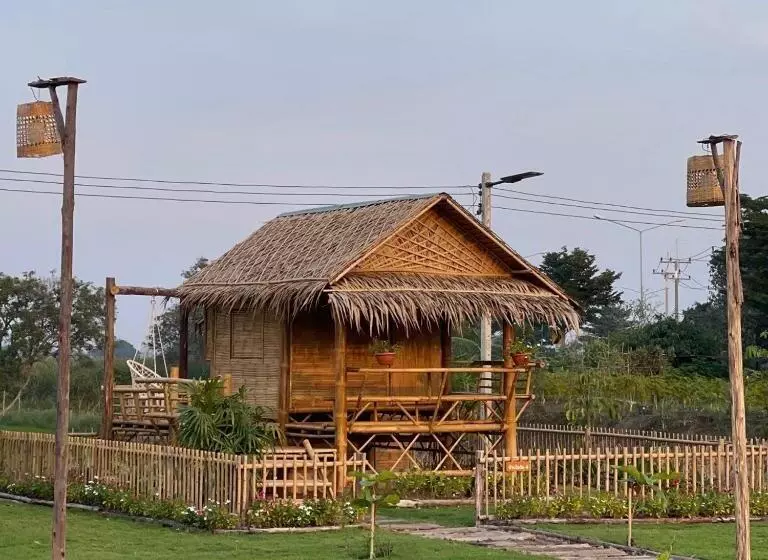 ホテル บ้านไทยไออุ่น @ทุ่งขนอนหลวง