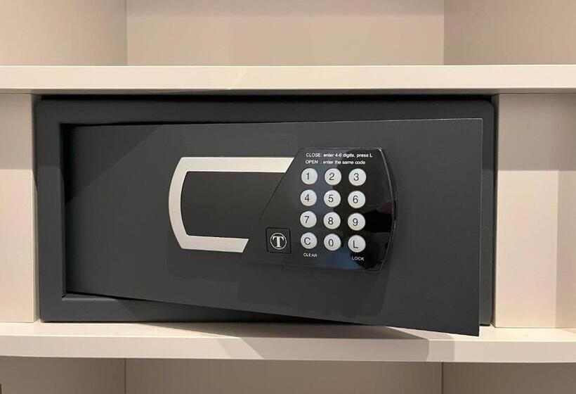 هتل Tivoli Boutique Inn