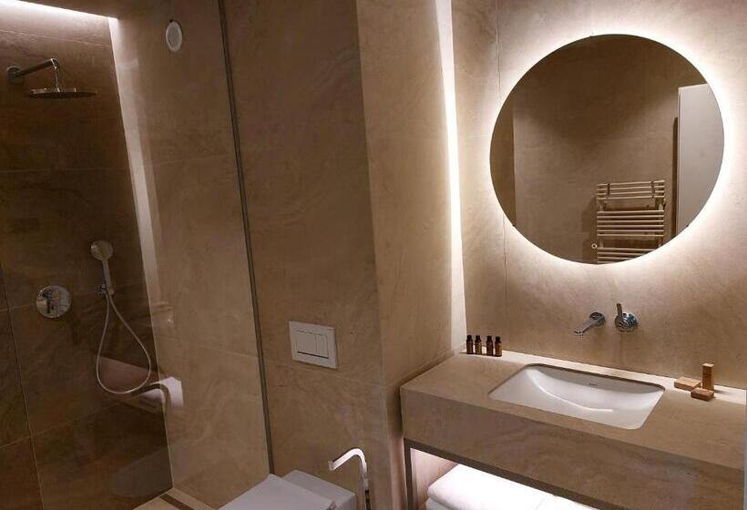 هتل Tivoli Boutique Inn