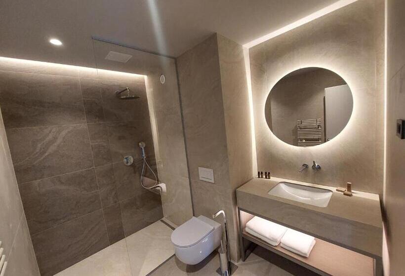 هتل Tivoli Boutique Inn