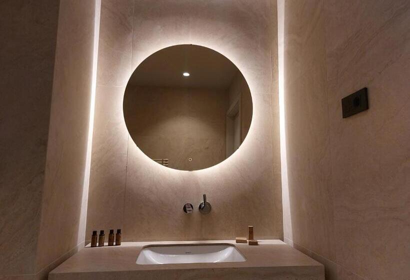 هتل Tivoli Boutique Inn