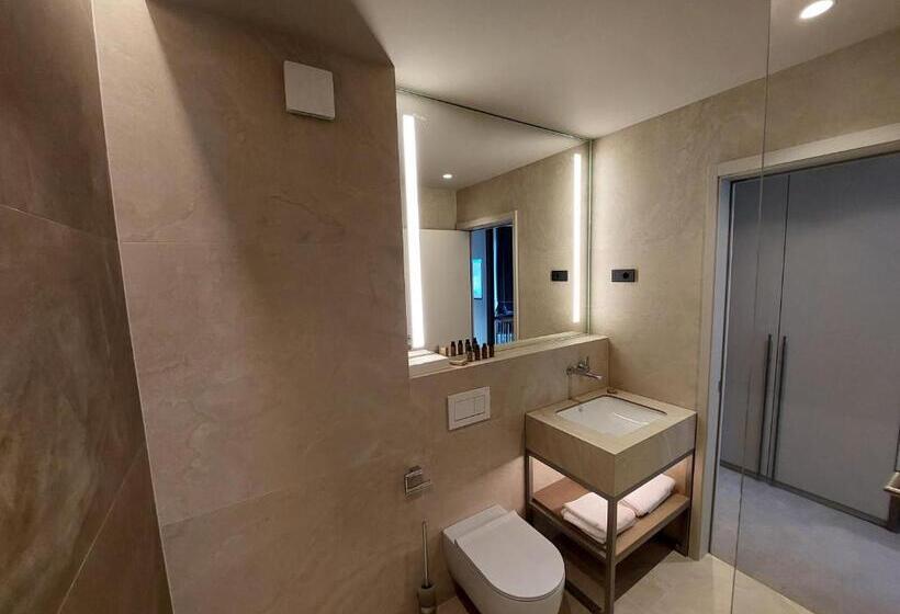 هتل Tivoli Boutique Inn