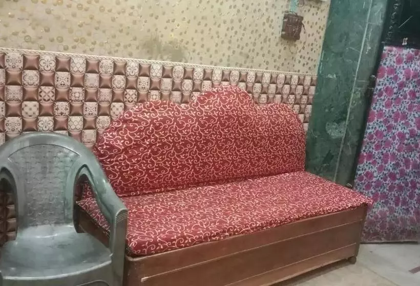 Majatalo Kanha Paying Guest House 82798ashu58346