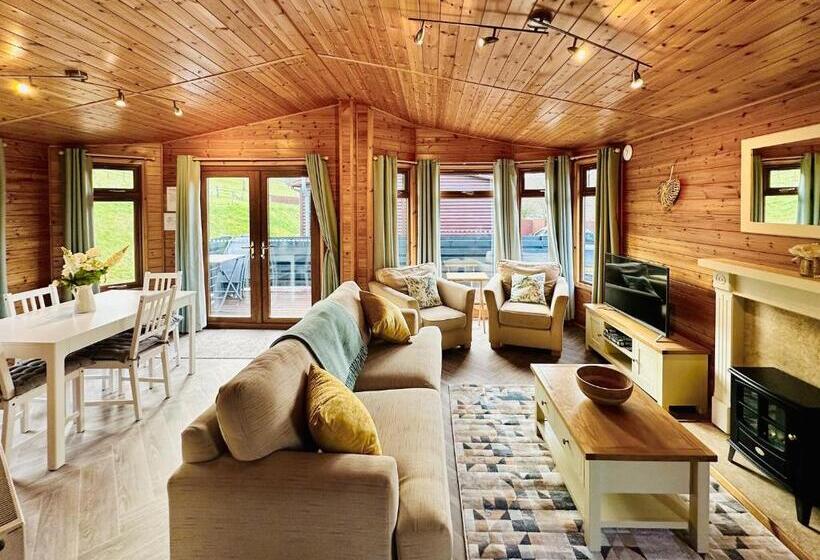 리조트 Pant Wilkin Lodges And Equestrian Centre