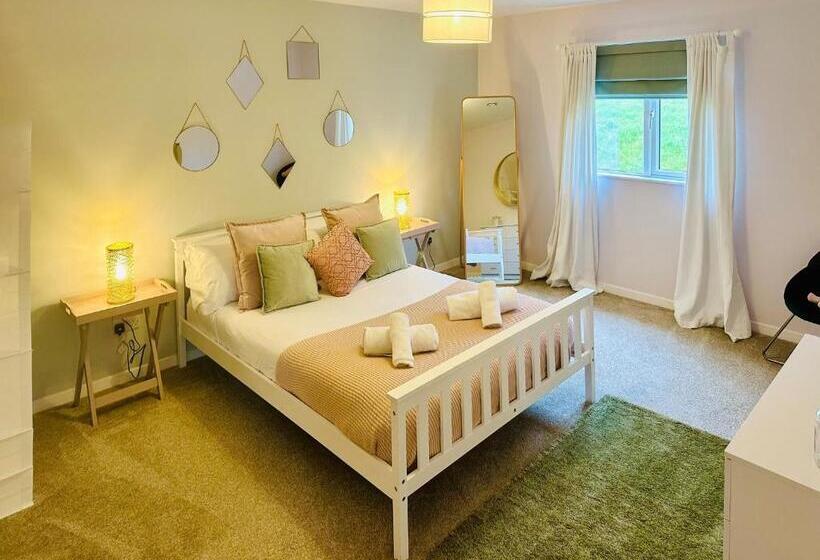 리조트 Pant Wilkin Lodges And Equestrian Centre