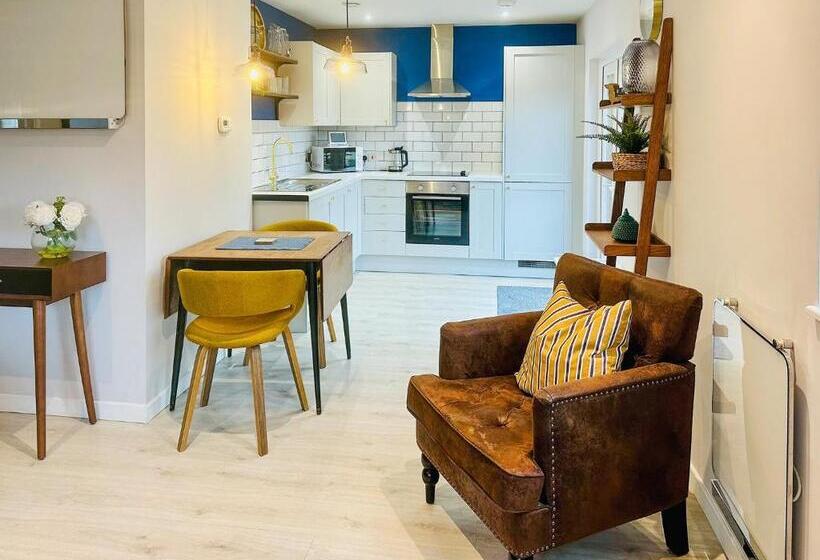 리조트 Pant Wilkin Lodges And Equestrian Centre