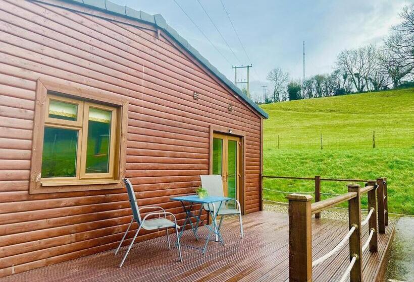 리조트 Pant Wilkin Lodges And Equestrian Centre