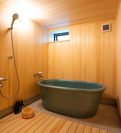 Bed and Breakfast うだ薬湯の宿やたきや