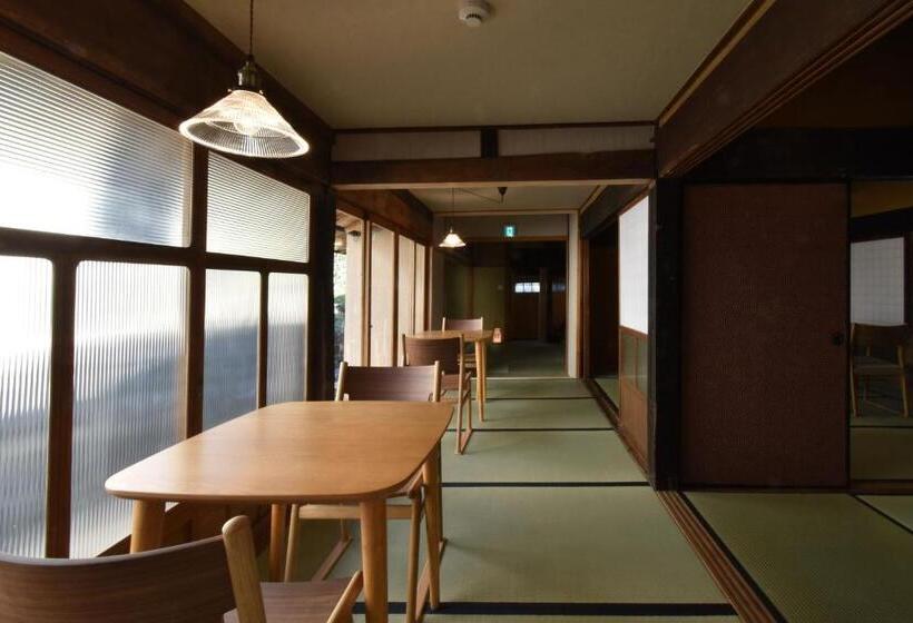 Bed and Breakfast うだ薬湯の宿やたきや