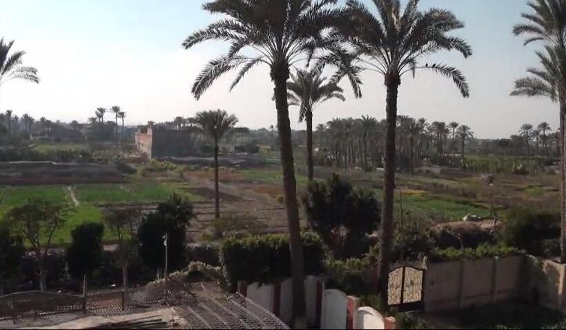 تختخواب و صبحانه Loulouat Al Reef