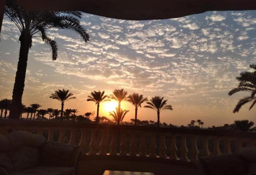 تختخواب و صبحانه Loulouat Al Reef