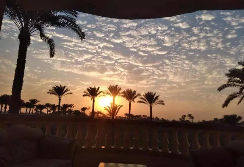 تختخواب و صبحانه Loulouat Al Reef
