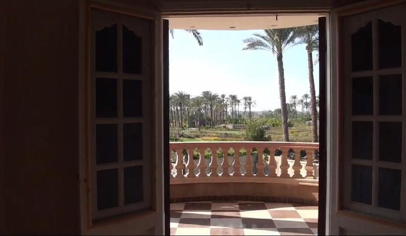 تختخواب و صبحانه Loulouat Al Reef