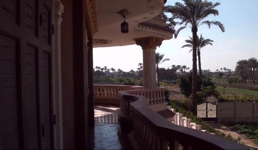 تختخواب و صبحانه Loulouat Al Reef