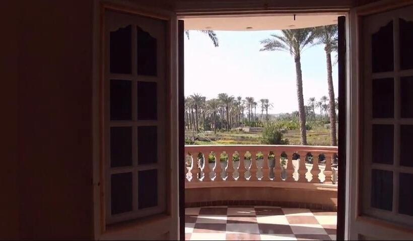 تختخواب و صبحانه Loulouat Al Reef