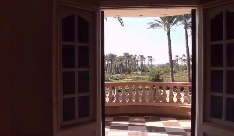 تختخواب و صبحانه Loulouat Al Reef