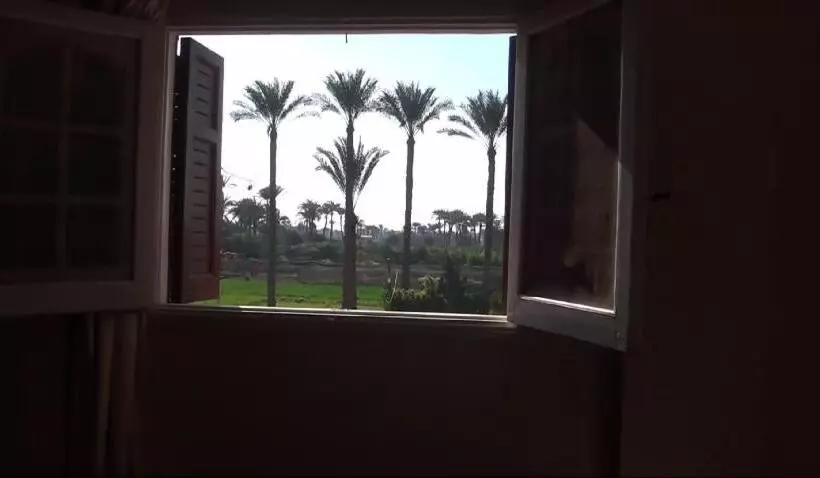 تختخواب و صبحانه Loulouat Al Reef