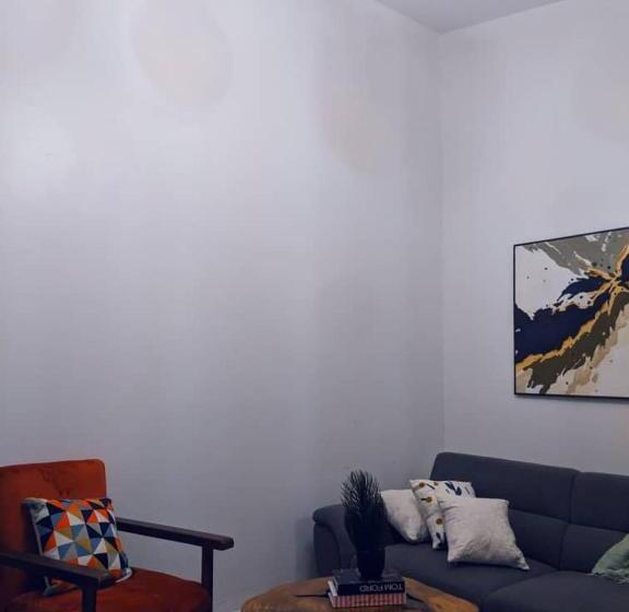 تختخواب و صبحانه Royal Xperience