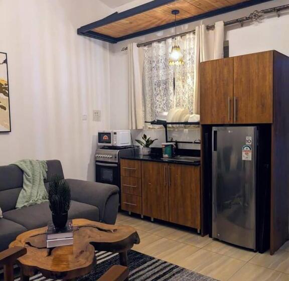 تختخواب و صبحانه Royal Xperience