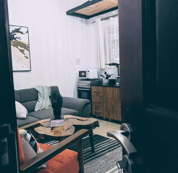 تختخواب و صبحانه Royal Xperience