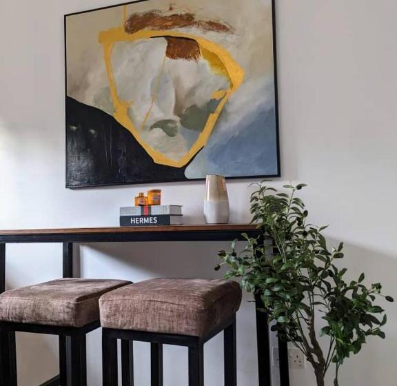 تختخواب و صبحانه Royal Xperience