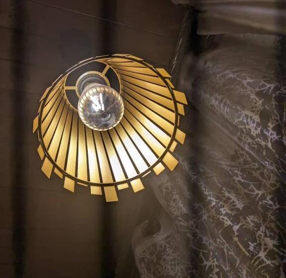 تختخواب و صبحانه Royal Xperience