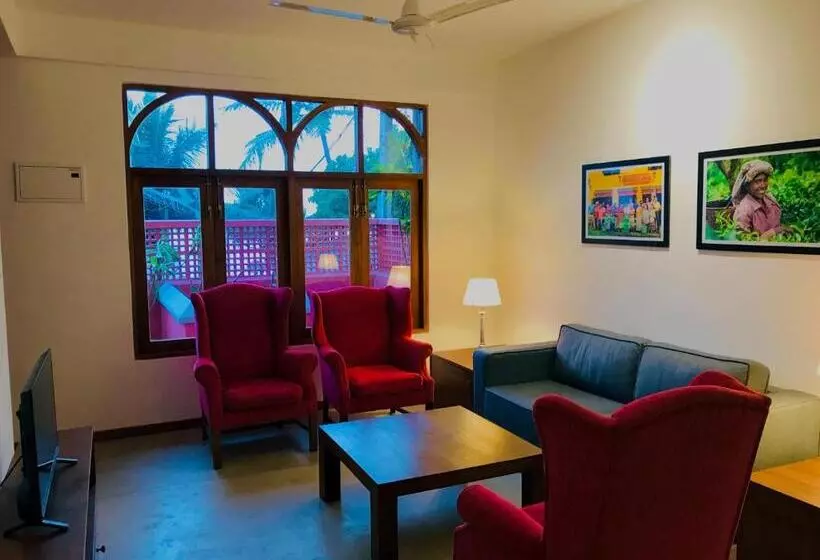 تختخواب و صبحانه Tea Library Hikkaduwa