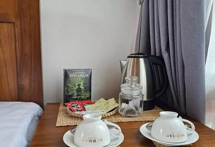 تختخواب و صبحانه Tea Library Hikkaduwa