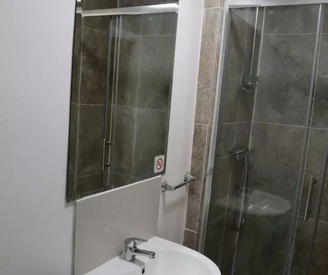 Hotelli 4 Sisters Inn