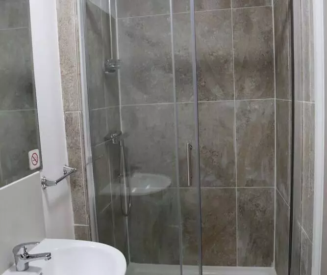 Hotelli 4 Sisters Inn