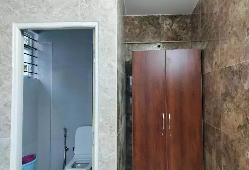 هتل Collection O Sapthagiri Inn