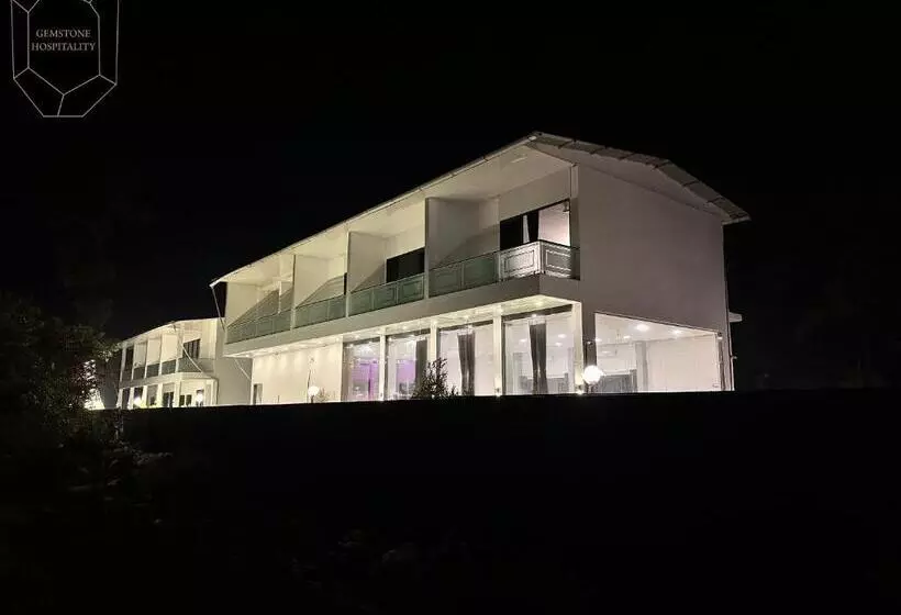 Hotelli Golden Pearl Resort By Gemstone Hospitality