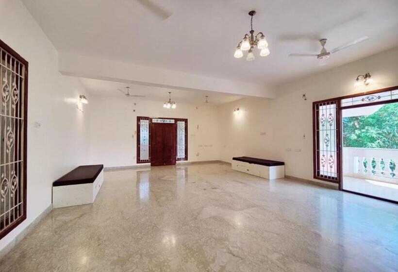 בית מלון כפרי Golden Retriever Villa By Phr