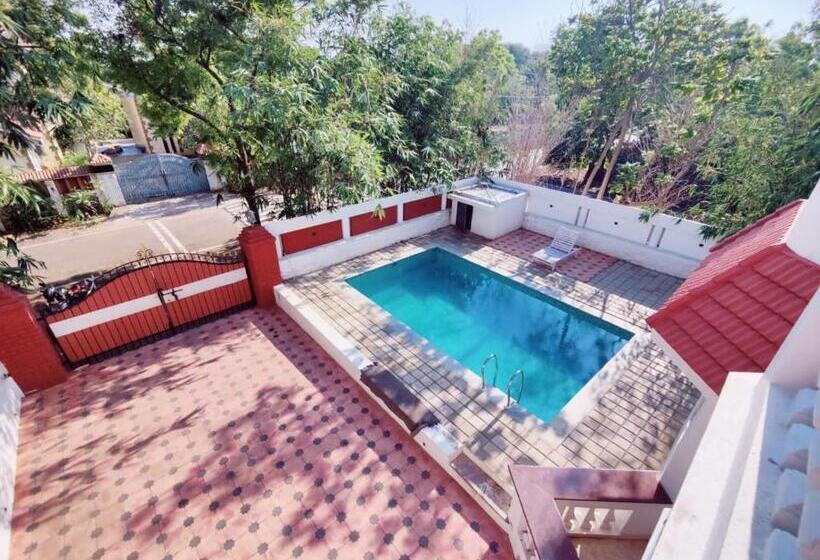 בית מלון כפרי Golden Retriever Villa By Phr