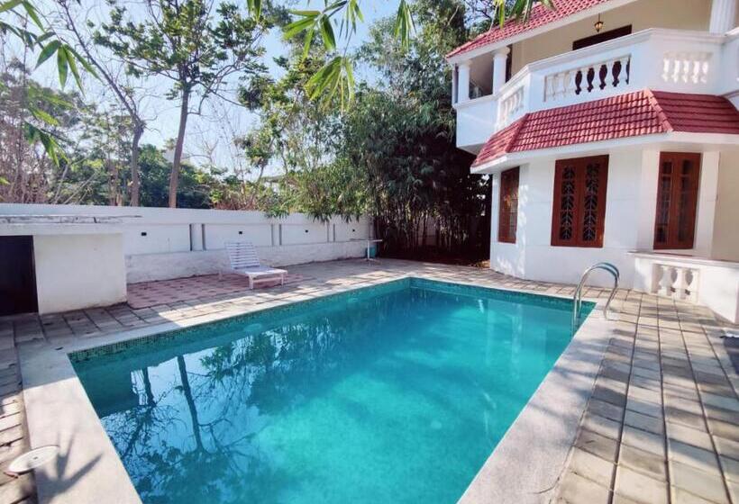 בית מלון כפרי Golden Retriever Villa By Phr