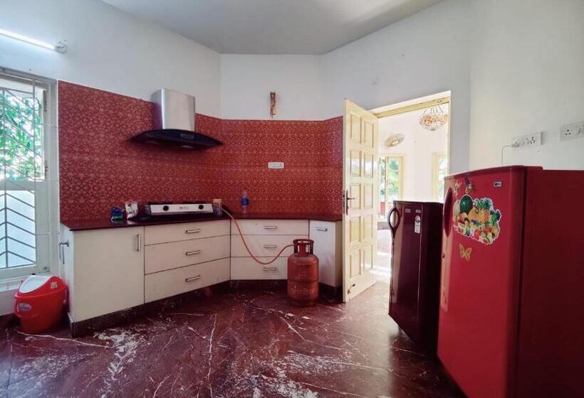 בית מלון כפרי Golden Retriever Villa By Phr