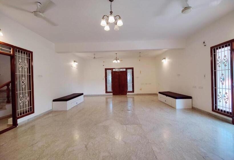 בית מלון כפרי Golden Retriever Villa By Phr