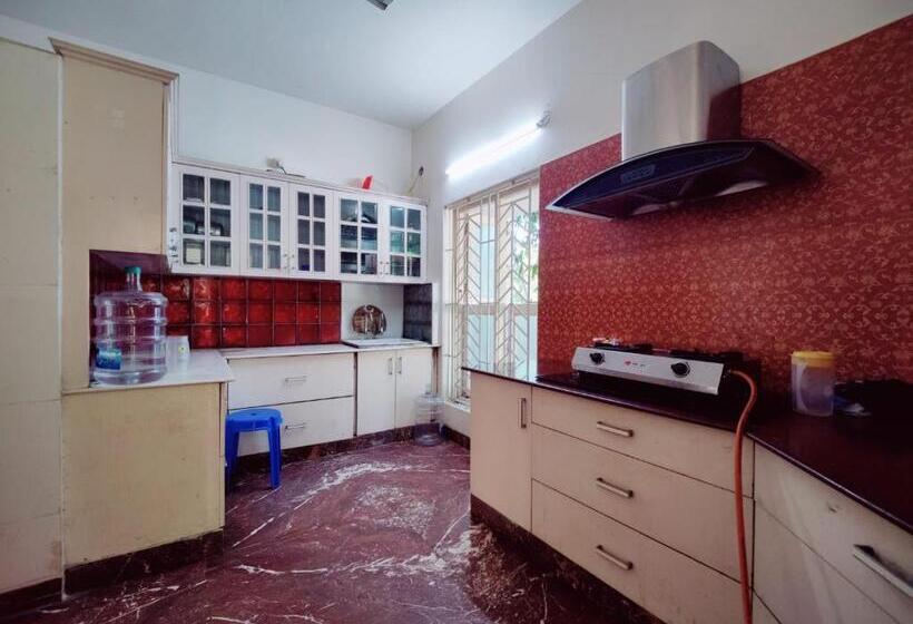 בית מלון כפרי Golden Retriever Villa By Phr