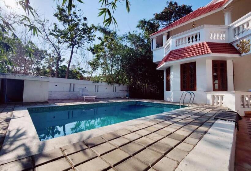 בית מלון כפרי Golden Retriever Villa By Phr