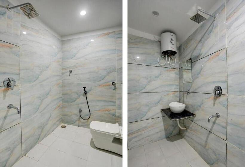 فندق Oyo Varda Resort