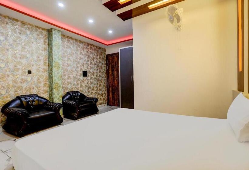 ホテル Oyo Varda Resort