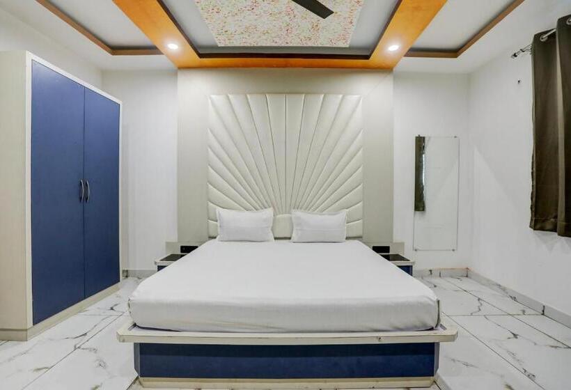 فندق Oyo Varda Resort