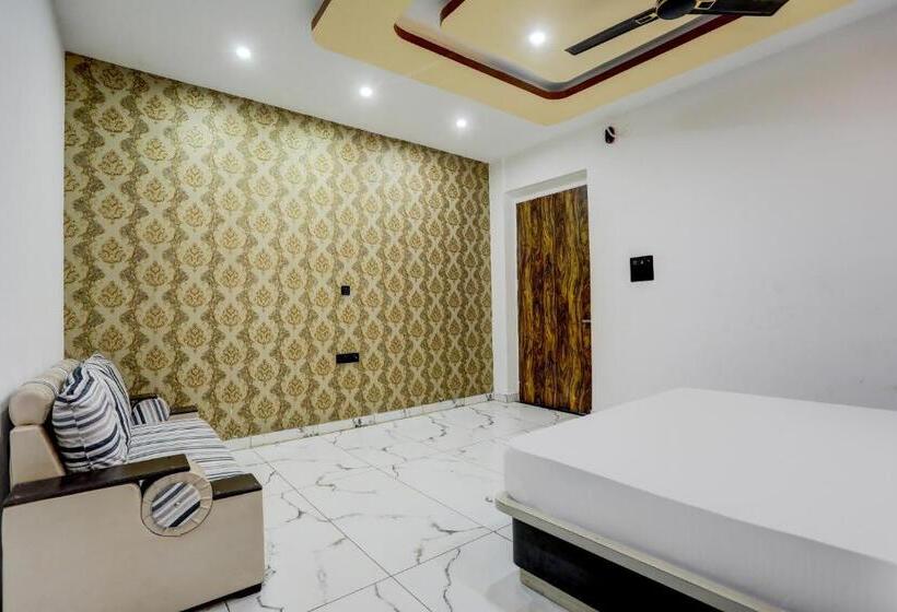 فندق Oyo Varda Resort