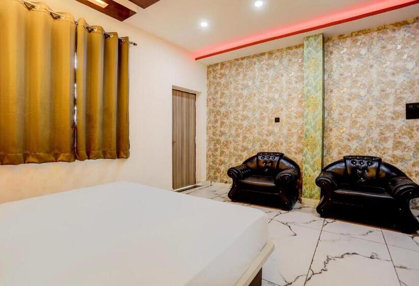 فندق Oyo Varda Resort