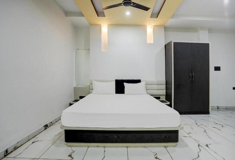 فندق Oyo Varda Resort