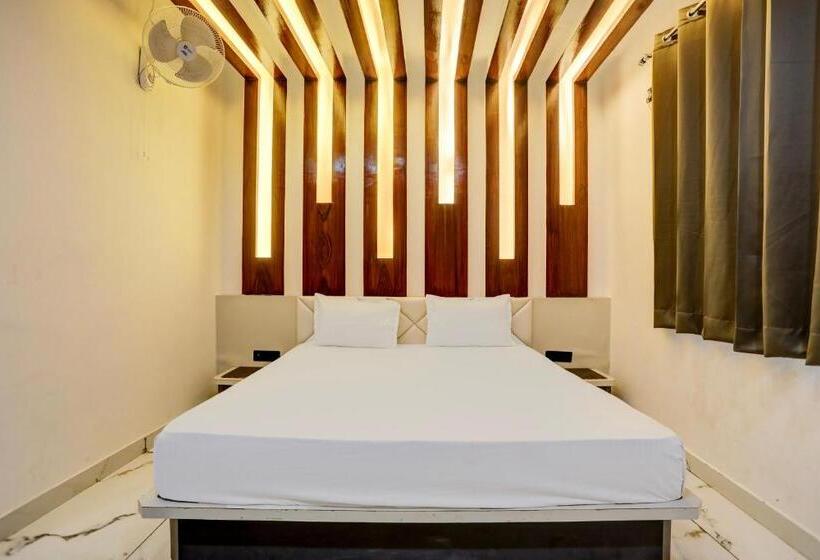 فندق Oyo Varda Resort