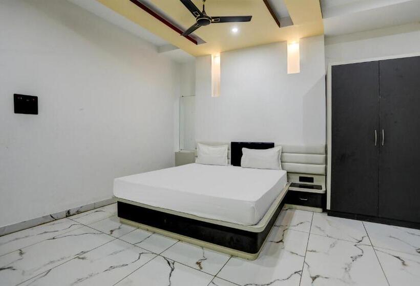 فندق Oyo Varda Resort