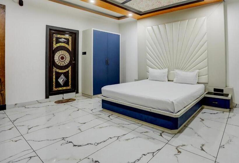 فندق Oyo Varda Resort