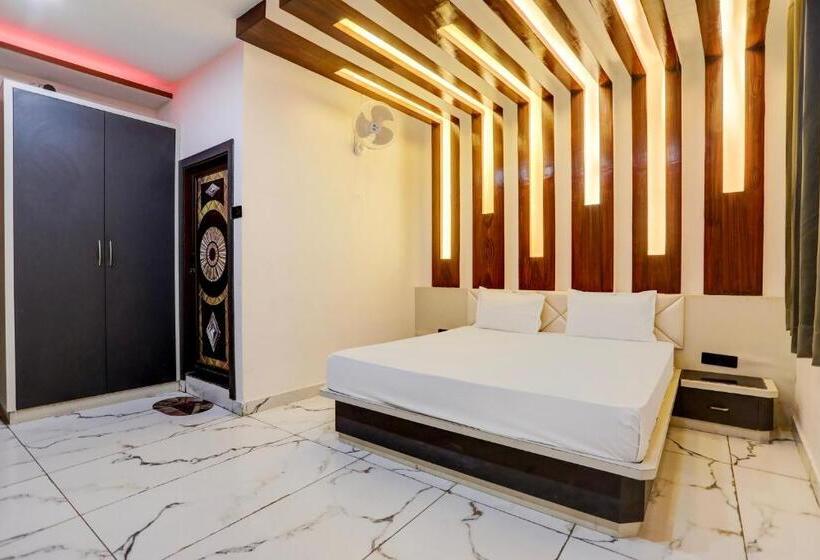 فندق Oyo Varda Resort