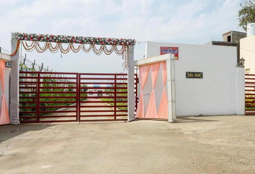 فندق Oyo Varda Resort